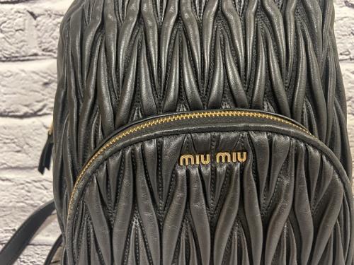 ミュウミュウのマテラッセレザーリュック