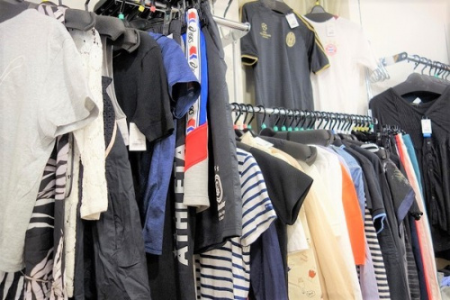 Tシャツのトップス