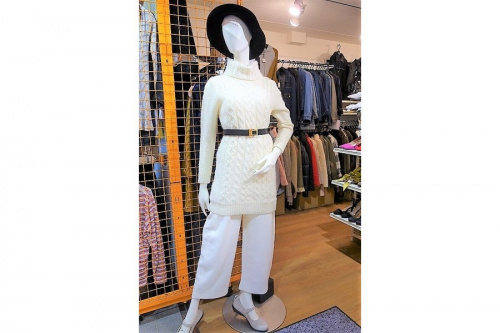 秋服のトップス