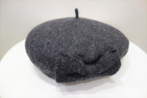 古着屋のベレー帽