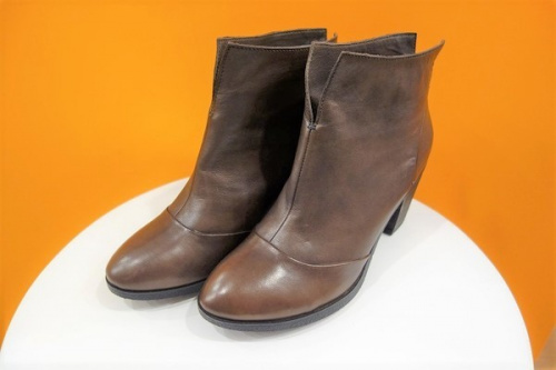 ショートブーツのplus by coco cicci