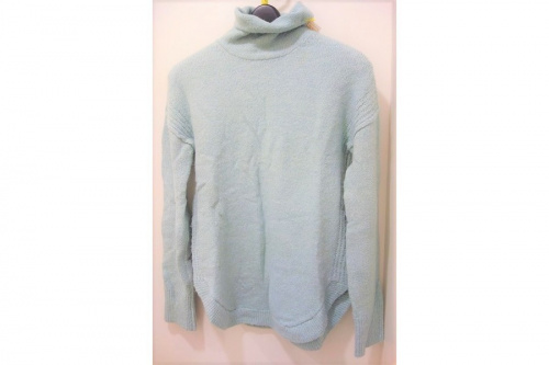 ハイネックのニット