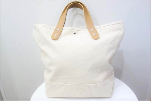 カリアングのスニーカー