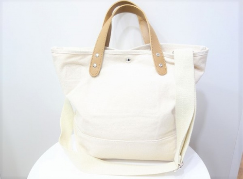 スニーカーのバッグ