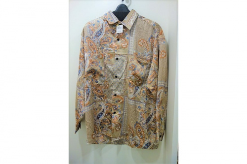 kutirの柄シャツ