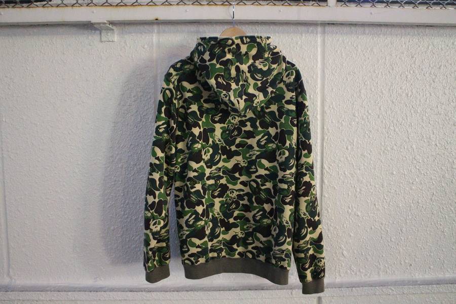 A BATHING APE×STUSSY 30周年記念 カモフラパーカー入荷！！ スタイル