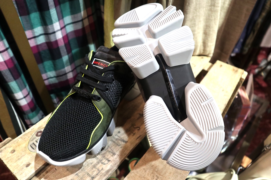 GIVENCHY/ジバンシィー》×《mita sneakers/ミタスニーカーズ GIVENCHY/ジバンシィー》×《mita sneakers/ミタスニーカーズ