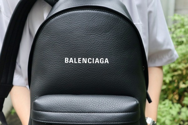 BALENCIAGA】入荷速報!! バレンシアガから、程よいサイズ感の 