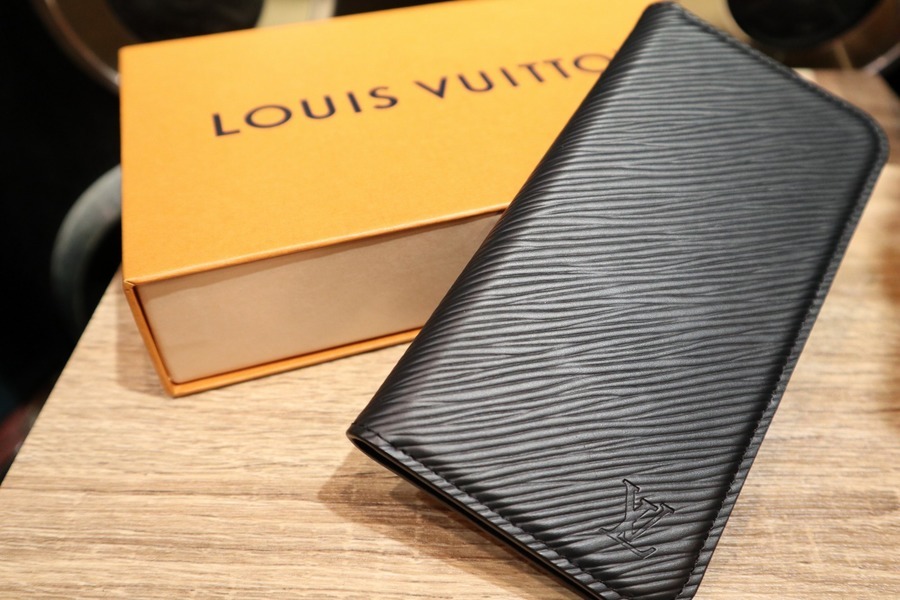 Louis Vuitton ルイヴィトン エピラインからiphoneケースが入荷致しました 19 09 16発行