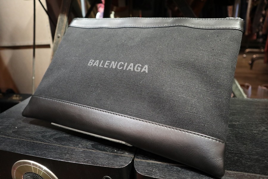 BALENCIAGA PARIS バレンシアガのレザークラッチバッグ