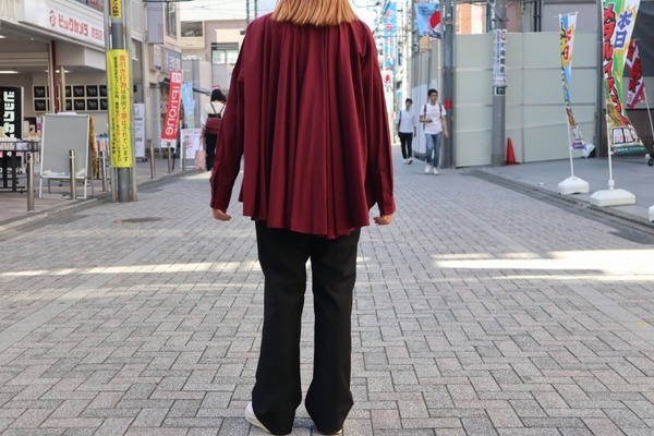 LIMI feu】ドルマンスリーブが特徴的なリミフゥのブラウスが入荷致し 