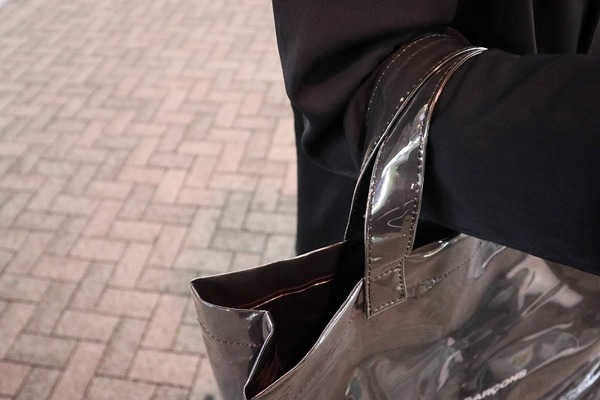 闇市”Comme des Garcons BLACK MARKETよりPVC SHOPPER TOTE BAG