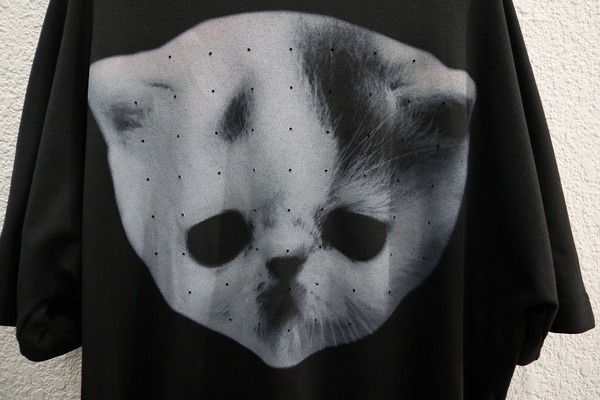 SHAUN SAMSON/ショーンサムソン】より、ネコプリントTシャツ