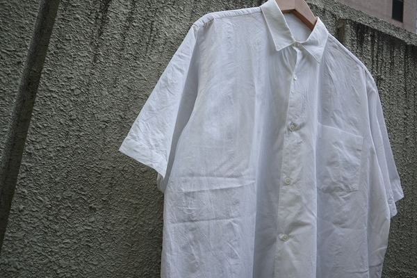 COMOLI コモリショートスリーブシャツWhiteサイズ2 COMOLI／コモリ】よりコットンショートスリーブシャツ（SIZE 2）が入荷