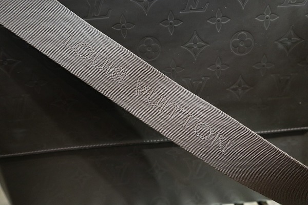 LOUIS VUITTON】よりショルダーバッグ(モノグラム・グラセ)が入荷致し