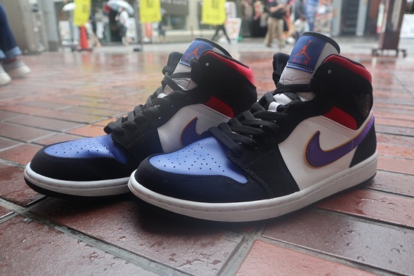 Air jordan on sale 1 mid rivals