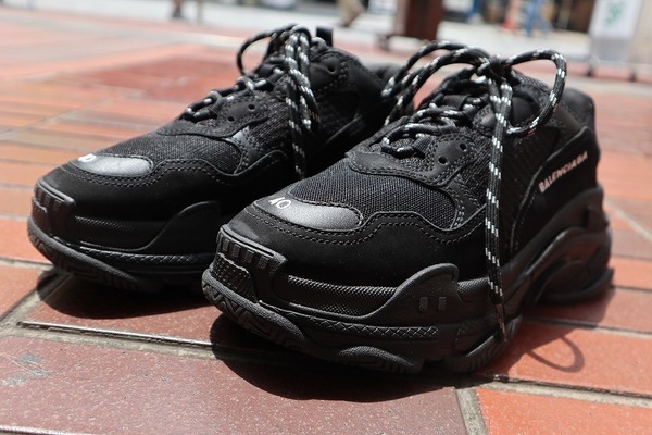 BALENCIAGA/バレンシアガ】よりTriple S BLACK（26.5cm）が入荷致し 
