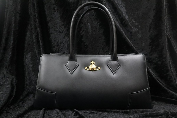 Vivienne Westwood/ヴィヴィアンウエストウッド】よりレザー
