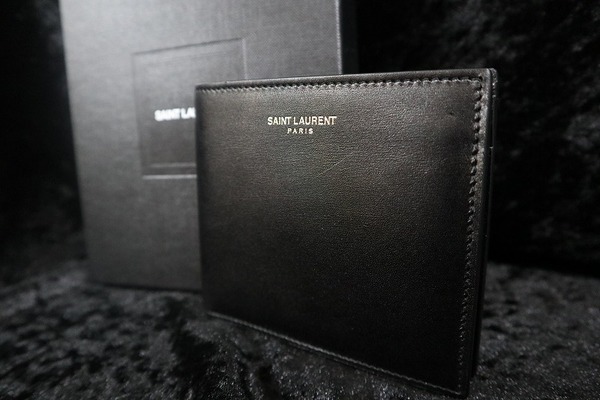 Saint Laurent Parisサンローランパリ】より2つ折り財布が入荷致しまし Saint Laurent Parisサンローランパリ】より2つ折り財布が入荷致しまし