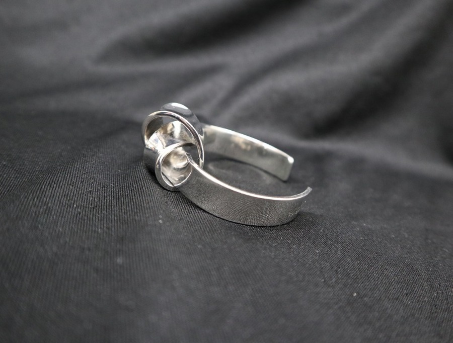 CELINE/セリーヌ】よりノットフラットバングルが入荷。[2020.11.11発行  