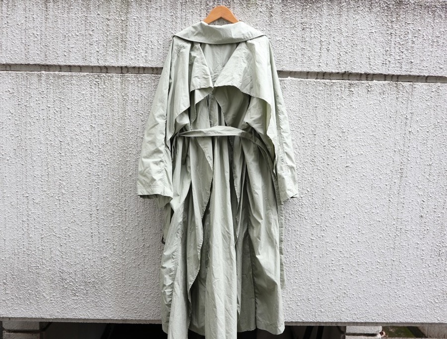 CLANE（クラネ）の「バックフリルスリーブトレンチコート