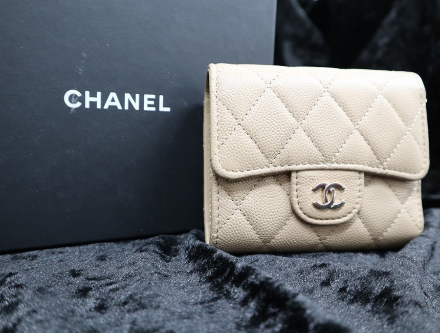 CHANEL/シャネル】よりマトラッセ キャビアスキン三つ折り財布が入荷