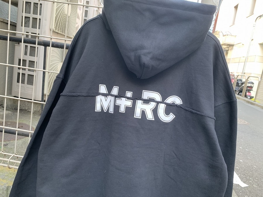 M+RC NOIR / マルシェノア】よりBLACK SPLIT HOODIEが入荷。[2021.01