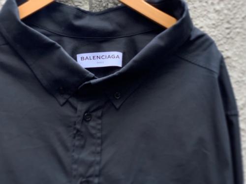 BALENCIAGA(バレンシアガ)より、ロゴ刺繍スウィングカラーシャツ