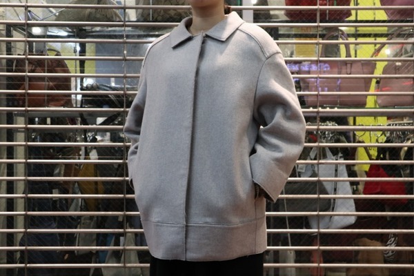 PRADA】カシミヤとアンゴラ素材が使われた、使い勝手の良いショート