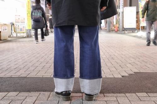 【人気商品！】 GUCCI／グッチ】から、フラワー刺繍ロールアップバギーデニム パンツ