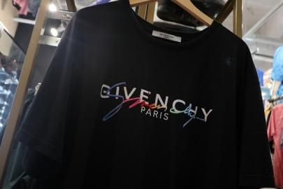 「インポートブランドのGIVENCHY 」