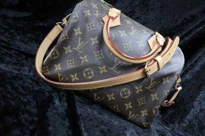 「ラグジュアリーブランドのLOUIS VUITTON 　 」