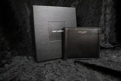 「ラグジュアリーブランドのSaint Laurent Paris 」