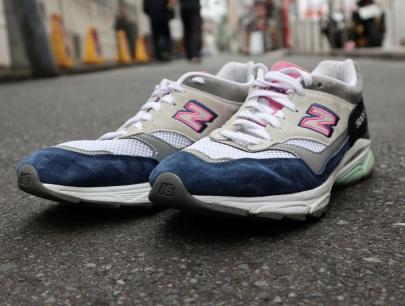 「スニーカーのNEW BALANCE 」