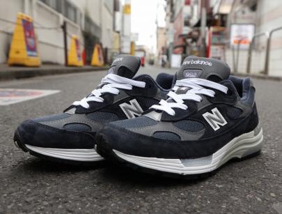 「スニーカーのNEW BALANCE 」