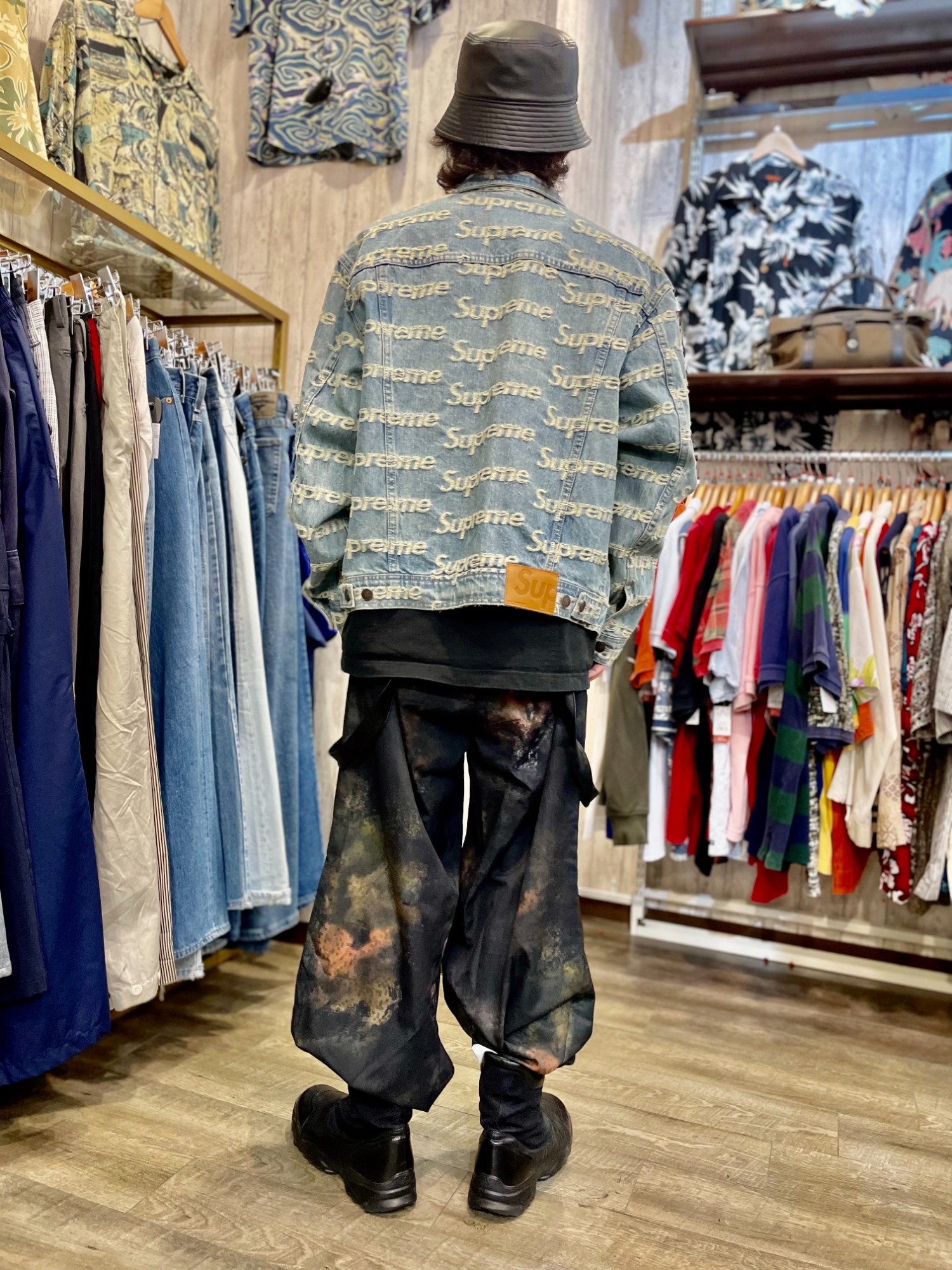 SUPREME ／シュプリーム】よりFrayed Logos Denim Trucker Jacket