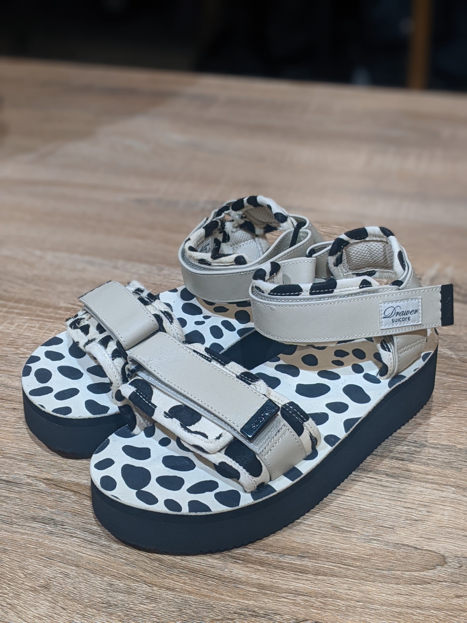 極美品 Drawer 別注 SUICOKE プラットフォーム サンダル 24cm SUICOKEのプラットフォームｻﾝﾀﾞﾙを紹介いたします！[2023.07.26発行