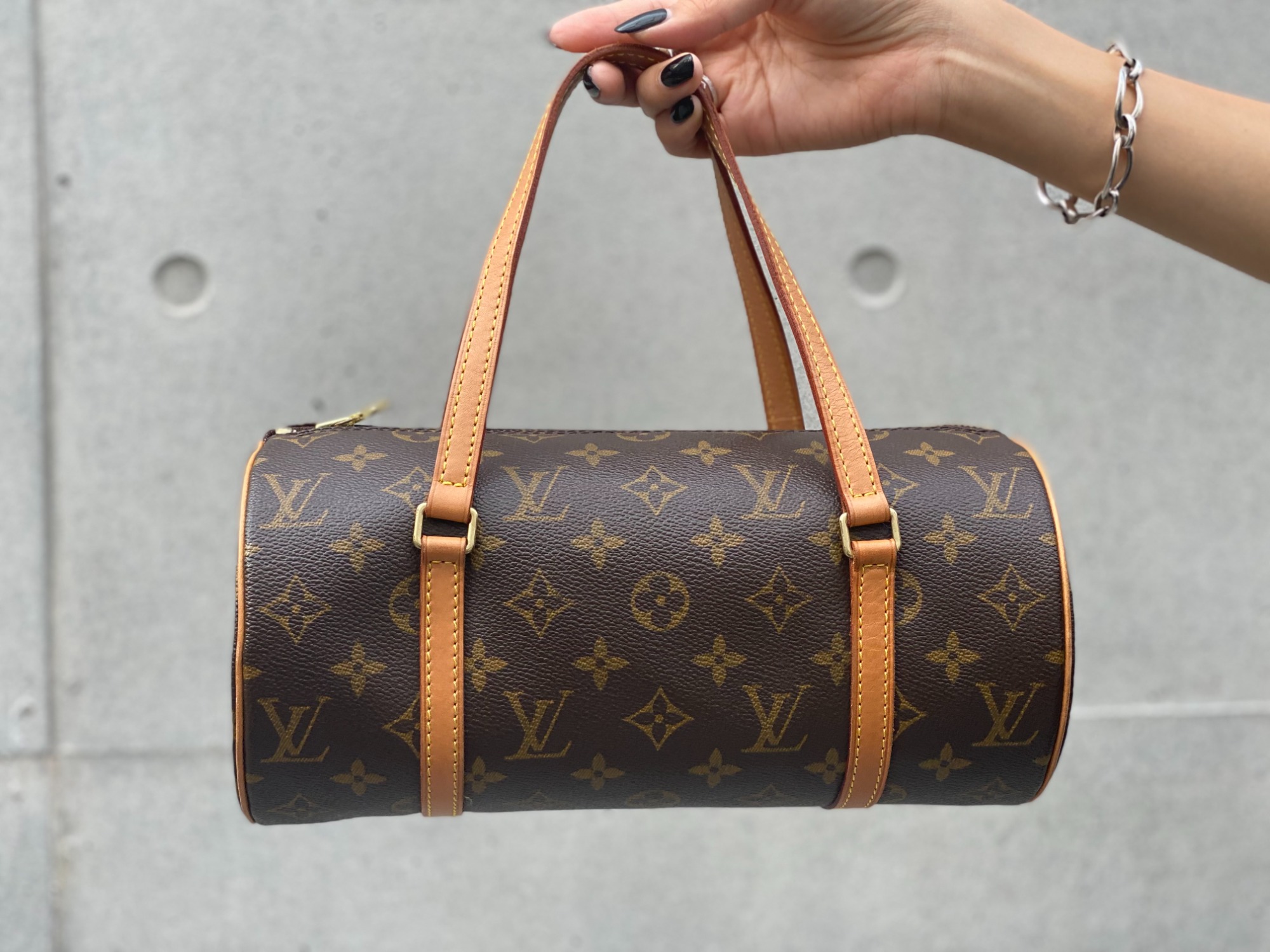 LOUIS VUITTON より モノグラムハンドバッグ が入荷しましたので紹介