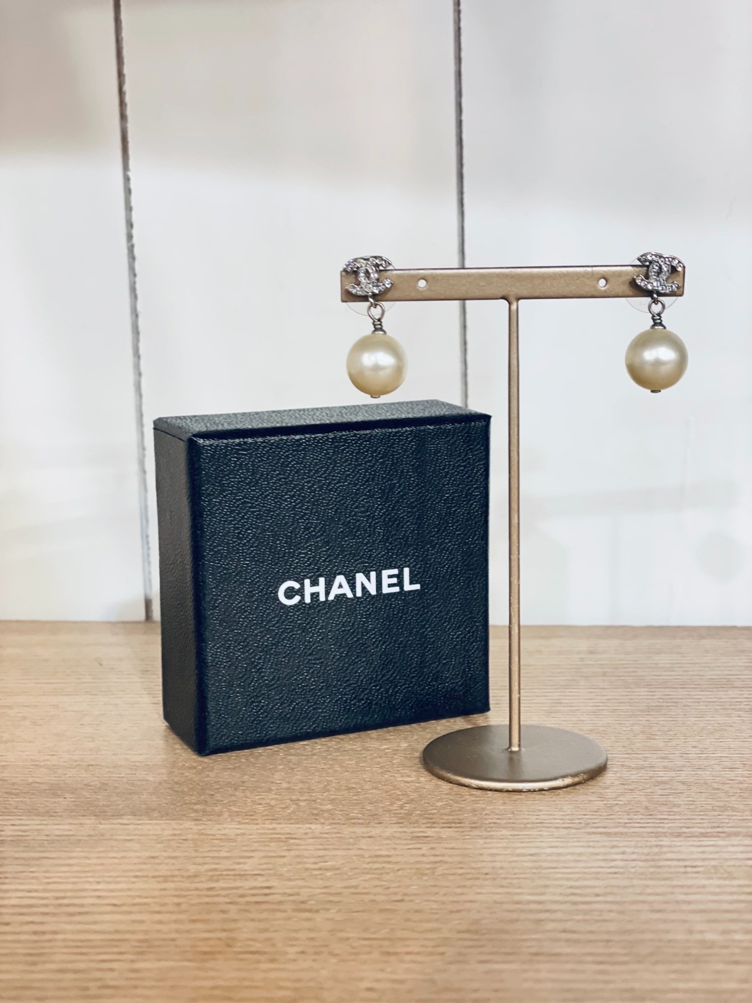 【ラグジュアリー感満載】CHANEL パール＆ロゴピアス CHANEL】シャネル ロゴ ピアス CCマーク パールホワイト (CHANEL