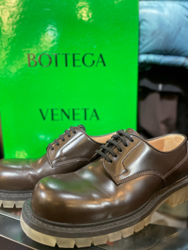 「ラグジュアリーブランドのBOTTEGA　VENETA 」