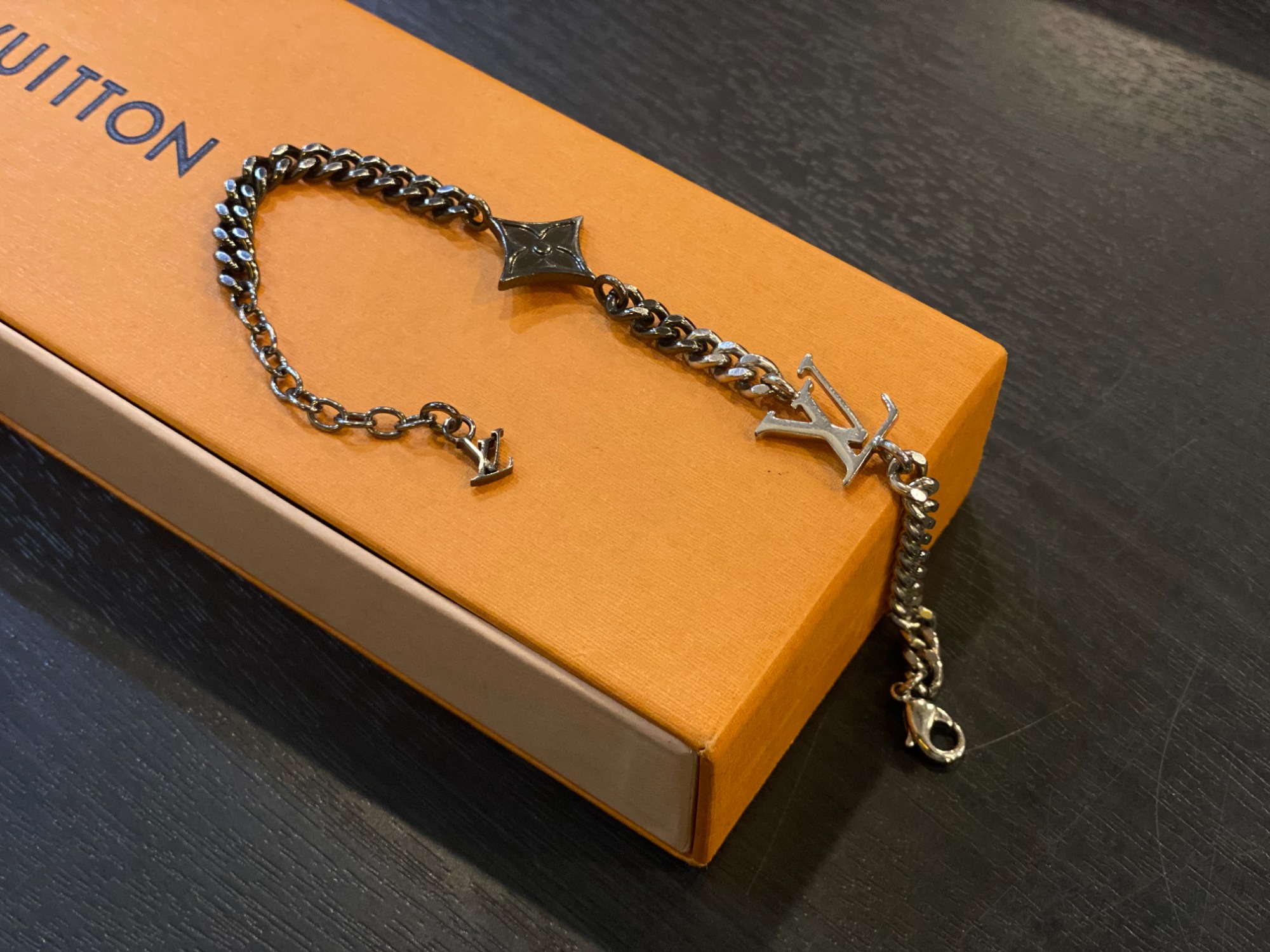 LOUIS VUITTON より ブラスレLVインスティンクト が入荷しましたので