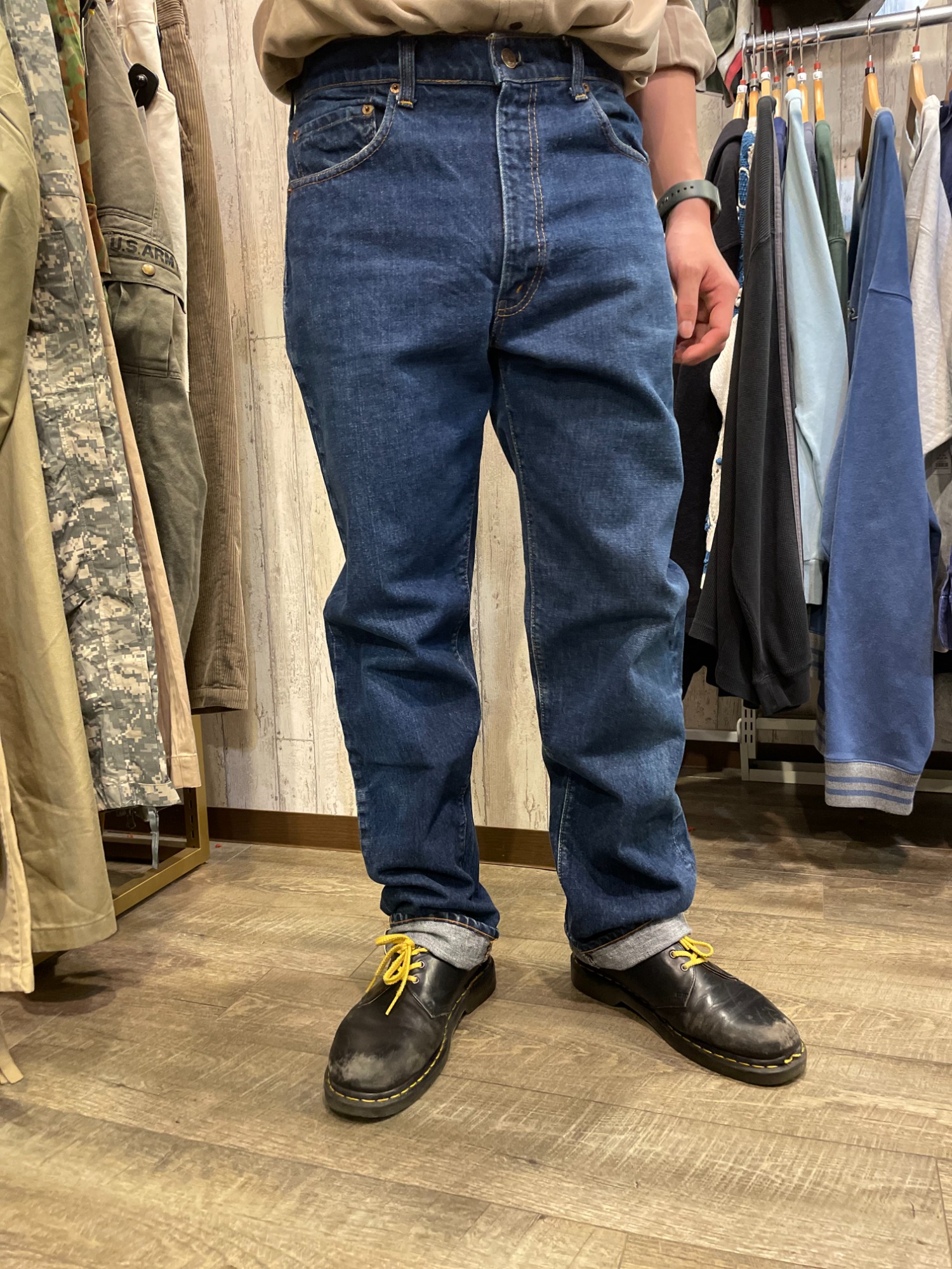 LEVI`S より セルビッチデニムパンツ が入荷しましたので紹介