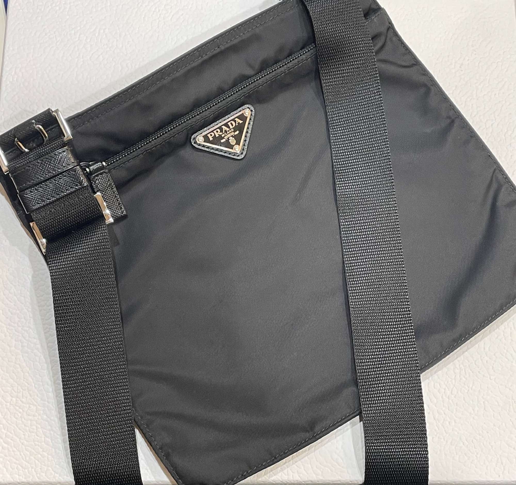 日本全国送料無料商品人気ランキング PRADA より が入荷しましたので紹介 ナイロンショルダーバッグ バッグ