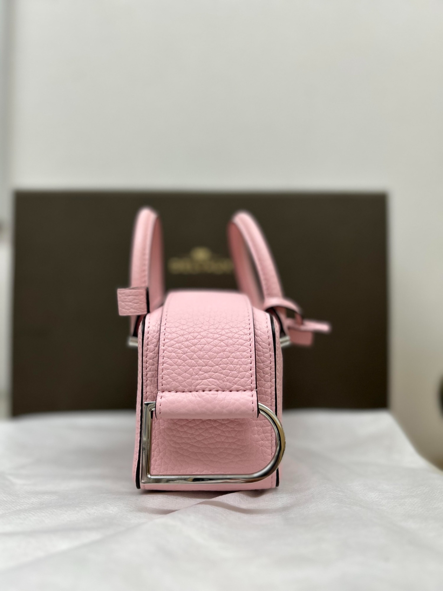 DELVAUX より Cool Box Nano が入荷しましたので紹介いたします DELVAUX より Cool Box Nano が入荷しましたので紹介いたします