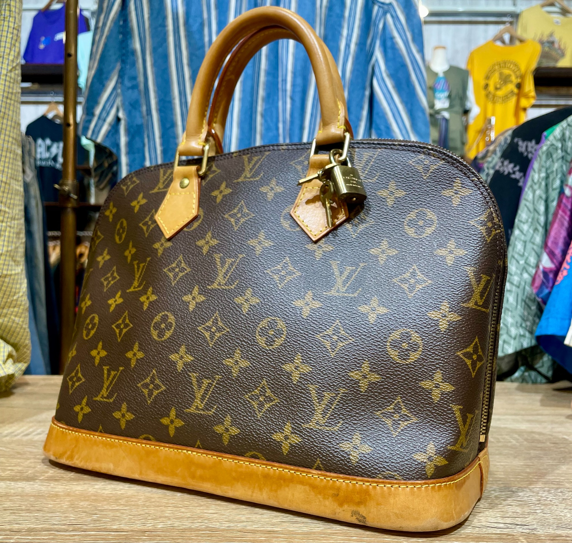 LOUIS VUITTONよりモノグラム アルマ ハンドバッグが入荷いたしました