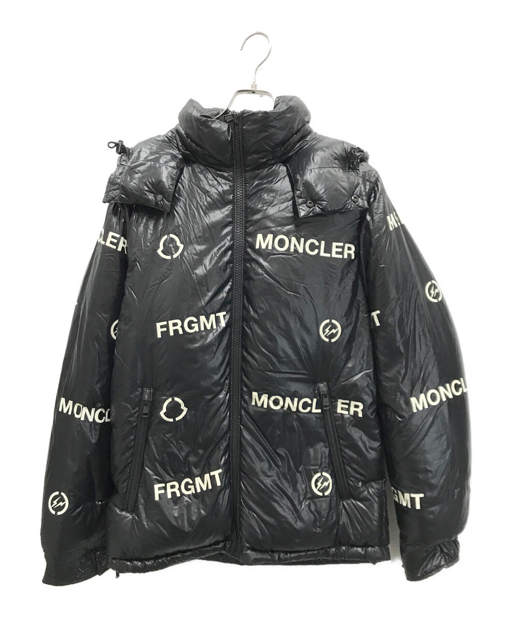 即完売モデル】Moncler x FRGMT!「オールオーバーロゴダウン 即完売モデル】Moncler x FRGMT!「オールオーバーロゴダウン