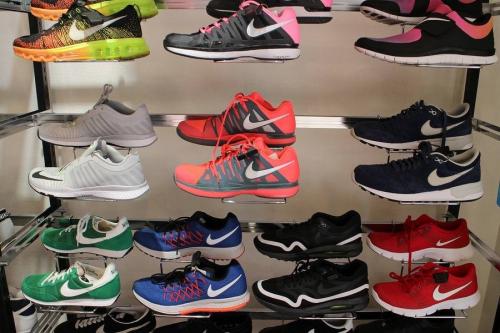 リサイクルショップのスニーカー