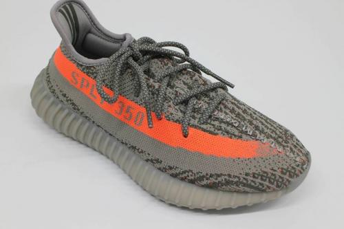 アディダス　オリジナルスのYEEZY BOOST