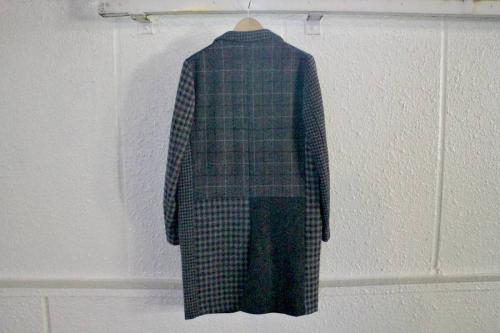 トップスのチェスターコート