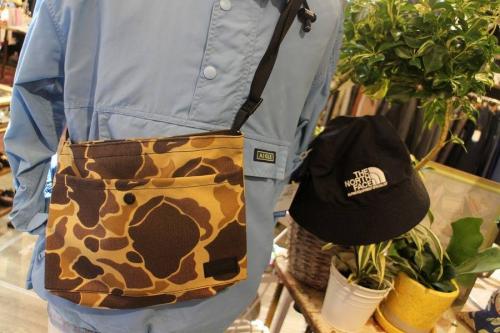 アウトドアのサコッシュ